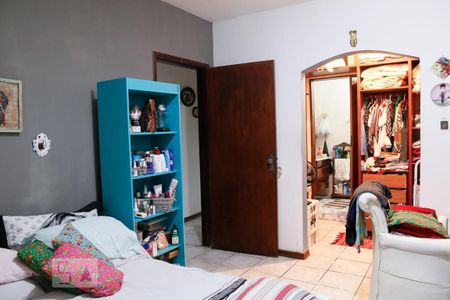 Casa à venda com 180m², 4 quartos e 5 vagasQuarto 1 - Suíte
