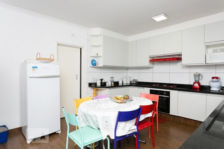 Casa à venda com 160m², 3 quartos e 2 vagas Casa à venda com 160m², 3 quartos e 2 vagasCozinha