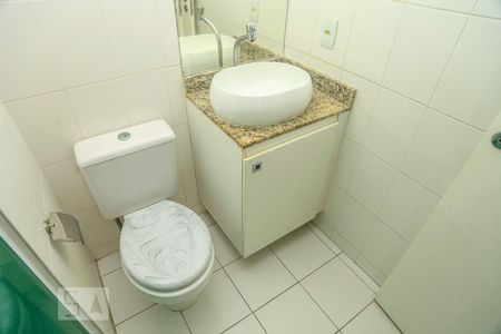 Apartamento à venda com 84m², 3 quartos e 1 vaga Apartamento à venda com 84m², 3 quartos e 1 vagaBanheiro Social