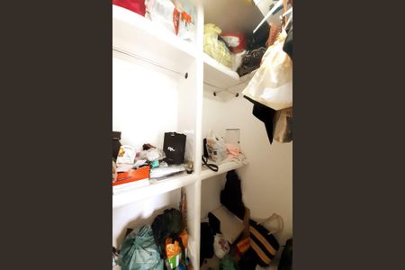 Apartamento para alugar com 78m², 2 quartos e 1 vaga Apartamento para alugar com 78m², 2 quartos e 1 vagaCloset da suíte