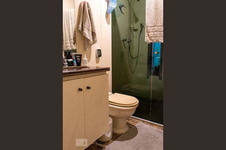 Casa à venda com 404m², 4 quartos e 6 vagasBanheiro da suíte 4