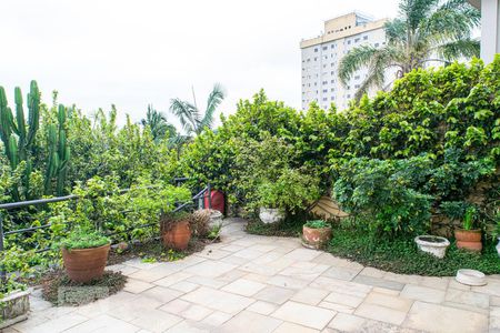 Casa à venda com 404m², 4 quartos e 6 vagasQuintal