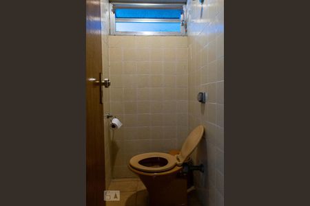 Casa à venda com 404m², 4 quartos e 6 vagasBanheiro externo