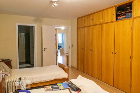 Casa à venda com 404m², 4 quartos e 6 vagasSuíte 2