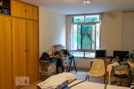 Casa à venda com 404m², 4 quartos e 6 vagasSuíte 2