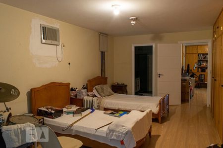 Casa à venda com 404m², 4 quartos e 6 vagasSuíte 2