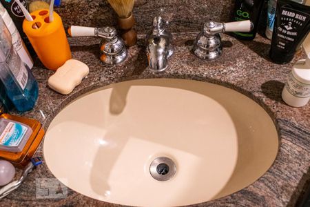 Casa à venda com 404m², 4 quartos e 6 vagasDetalhe do banheiro da suíte 4