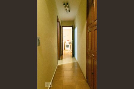 Casa à venda com 404m², 4 quartos e 6 vagasCorredor para área de serviço