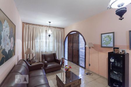 Sala 1  de casa para alugar com 5 quartos, 243m² em Santa Efigênia, Belo Horizonte