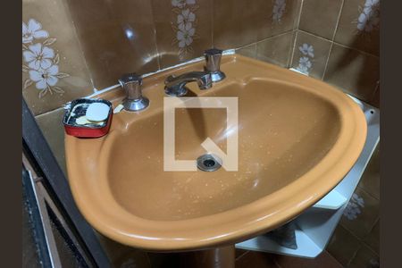 Casa à venda com 140m², 3 quartos e sem vaga Casa à venda com 140m², 3 quartos e sem vagaBanheiro