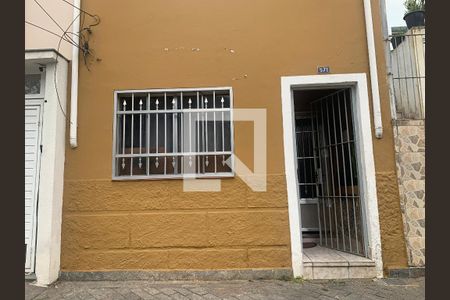 Casa à venda com 140m², 3 quartos e sem vaga Casa à venda com 140m², 3 quartos e sem vagaFachada