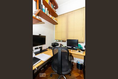 Casa à venda com 340m², 4 quartos e 6 vagasEscritório