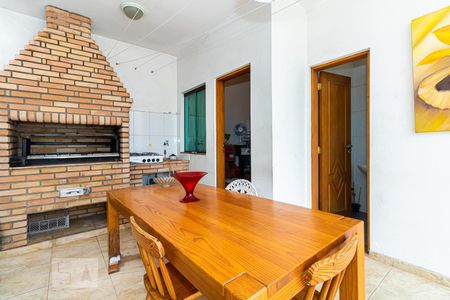 Casa à venda com 340m², 4 quartos e 6 vagasÁrea de Serviço e Churrasqueira