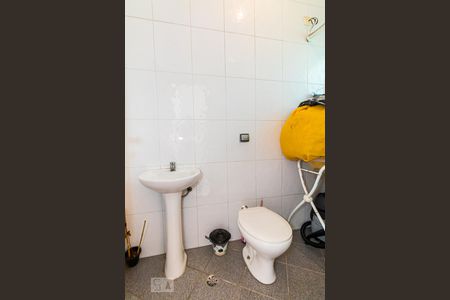 Casa à venda com 340m², 4 quartos e 6 vagasBanheiro de Serviço