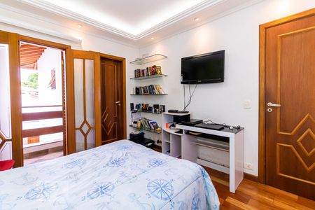 Casa à venda com 340m², 4 quartos e 6 vagasSuíte 2