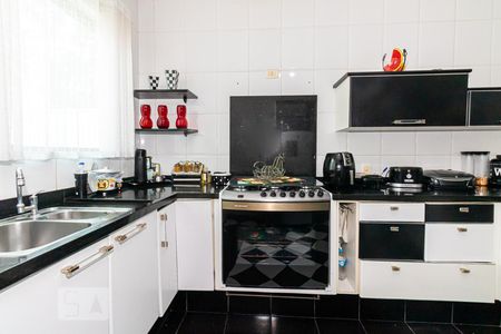 Casa à venda com 340m², 4 quartos e 6 vagasCozinha