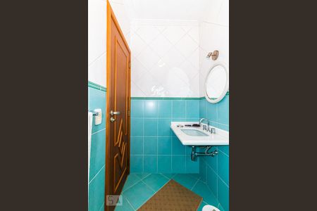 Casa à venda com 340m², 4 quartos e 6 vagasBanheiro da Suíte 4