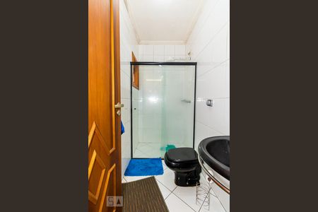 Casa à venda com 340m², 4 quartos e 6 vagasBanheiro da Suíte 2