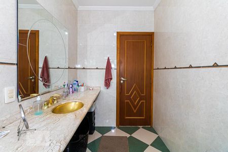 Casa à venda com 340m², 4 quartos e 6 vagasBanheiro da Suíte 1