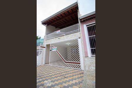 Casa à venda com 208m², 3 quartos e 2 vagasFachada