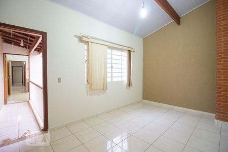 Casa à venda com 208m², 3 quartos e 2 vagasEscritório