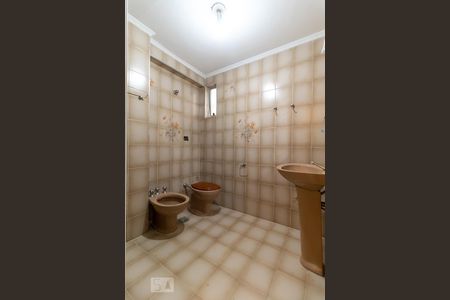 Apartamento para alugar com 150m², 4 quartos e 2 vagas Apartamento para alugar com 150m², 4 quartos e 2 vagasBanheiro da suíte