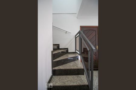 Escada de casa à venda com 3 quartos, 195m² em Vila Gustavo, São Paulo