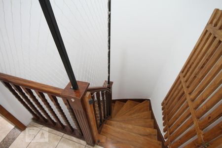 Casa à venda com 105m², 2 quartos e 1 vagaEscada