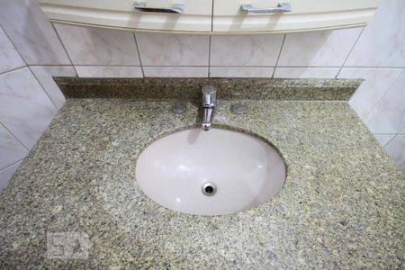 Casa à venda com 105m², 2 quartos e 1 vagaBanheiro