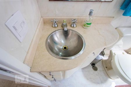 Apartamento à venda com 78m², 3 quartos e 2 vagasBanheiro social