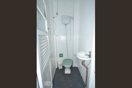 Apartamento à venda com 95m², 2 quartos e sem vaga Apartamento à venda com 95m², 2 quartos e sem vagaBanheiro de Serviço