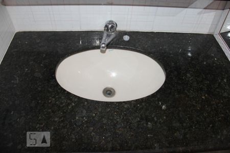 Casa à venda com 304m², 5 quartos e 4 vagasBanheiro 2