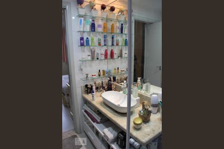 Casa à venda com 304m², 5 quartos e 4 vagasBanheiro 4