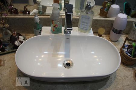 Casa à venda com 304m², 5 quartos e 4 vagasBanheiro 4