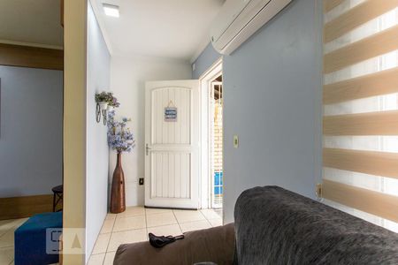 Sala de casa de condomínio à venda com 3 quartos, 70m² em Igara, Canoas