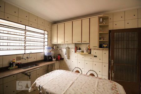 Casa à venda com 325m², 3 quartos e 6 vagasCozinha