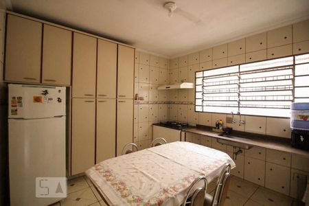 Casa à venda com 325m², 3 quartos e 6 vagasCozinha