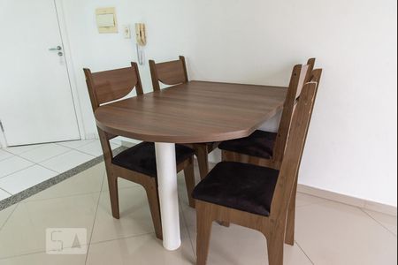 Mesa e cadeira de apartamento para alugar com 1 quarto, 33m² em Cambuci, São Paulo