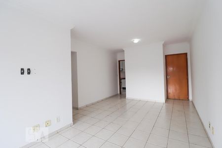 Sala de apartamento para alugar com 3 quartos, 89m² em Jardim Goiás, Goiânia