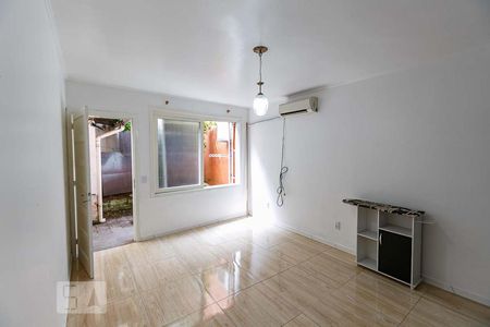 Quarto  de apartamento para alugar com 1 quarto, 74m² em Medianeira, Porto Alegre