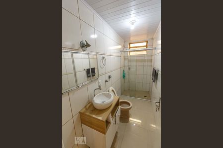 Banheiro de apartamento para alugar com 1 quarto, 74m² em Medianeira, Porto Alegre
