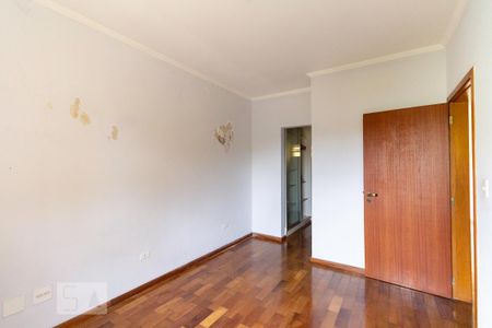 Casa à venda com 350m², 4 quartos e 4 vagasSuíte 2