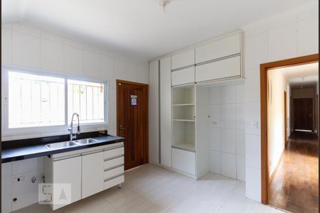 Casa à venda com 350m², 4 quartos e 4 vagasCozinha