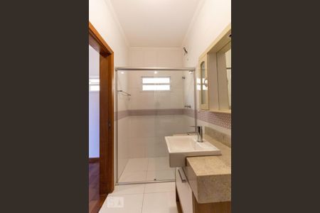 Casa à venda com 350m², 4 quartos e 4 vagasBanheiro da Suíte 2