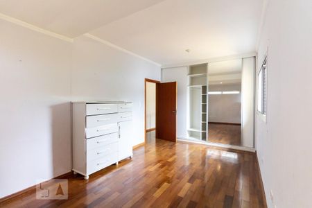 Casa à venda com 350m², 4 quartos e 4 vagasSuíte 3