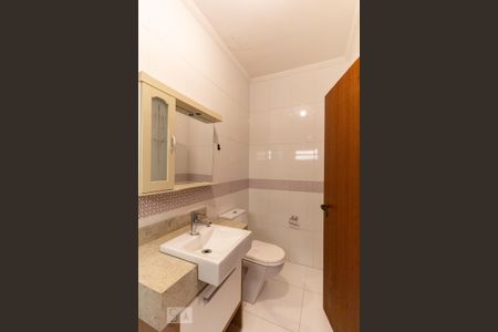 Casa à venda com 350m², 4 quartos e 4 vagasBanheiro da Suíte 2