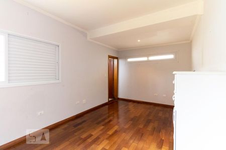 Casa à venda com 350m², 4 quartos e 4 vagasSuíte 3