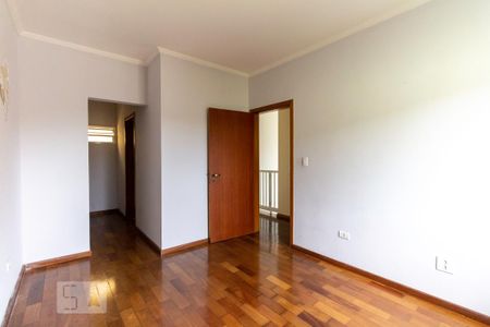 Casa à venda com 350m², 4 quartos e 4 vagasSuíte 2