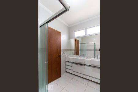 Casa à venda com 350m², 4 quartos e 4 vagasBanheiro da Suíte 3