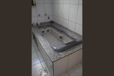 Casa à venda com 105m², 3 quartos e 2 vagasBanheiro